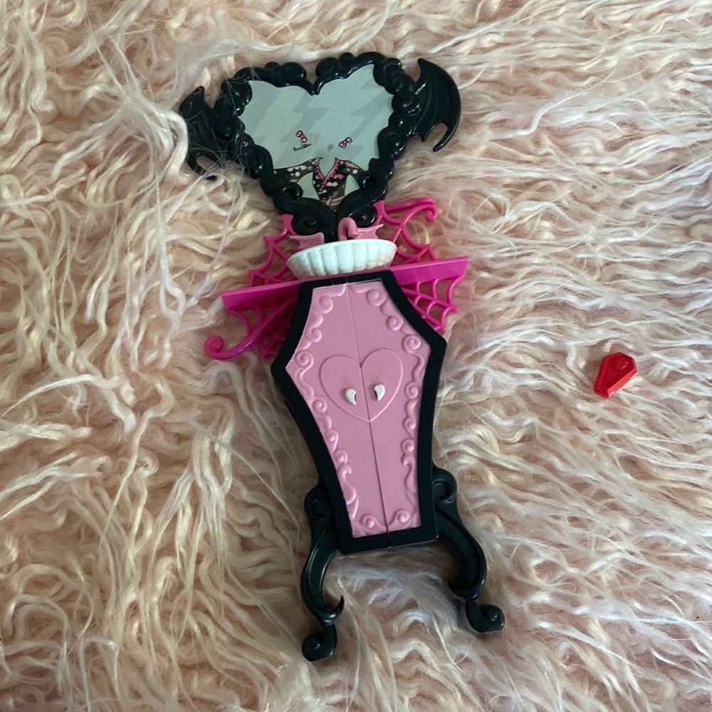Monster High Draculaura Doll Bathroom Sink Vanity Operetta MakeUp Compact